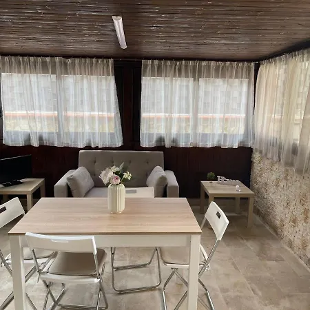 34 Arena House * Palermo
